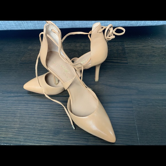 Lord & Taylor lace pumps - Picture 1 of 3